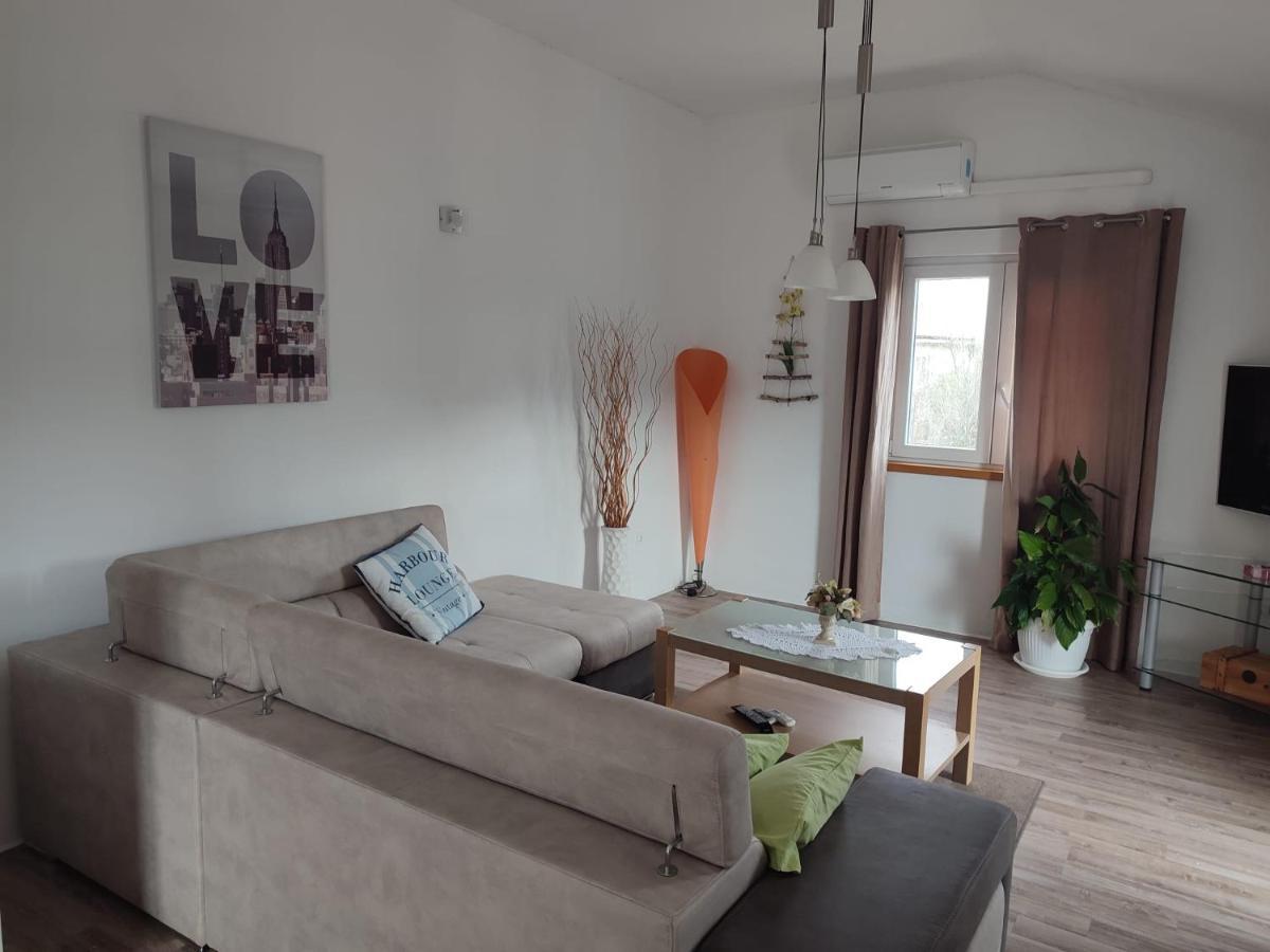 Murtela, 2-Bedroom Apartment Raslina 外观 照片